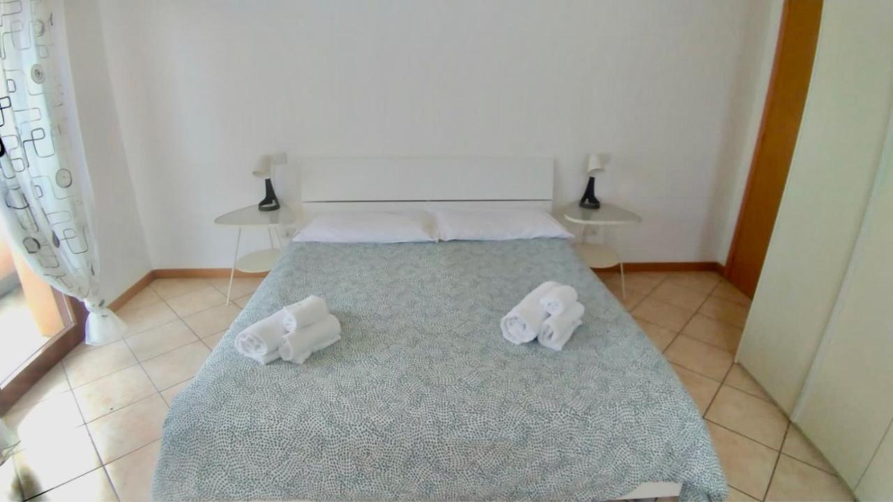Ferienwohnung Cleo Camelia Falconara Marittima Exterior foto